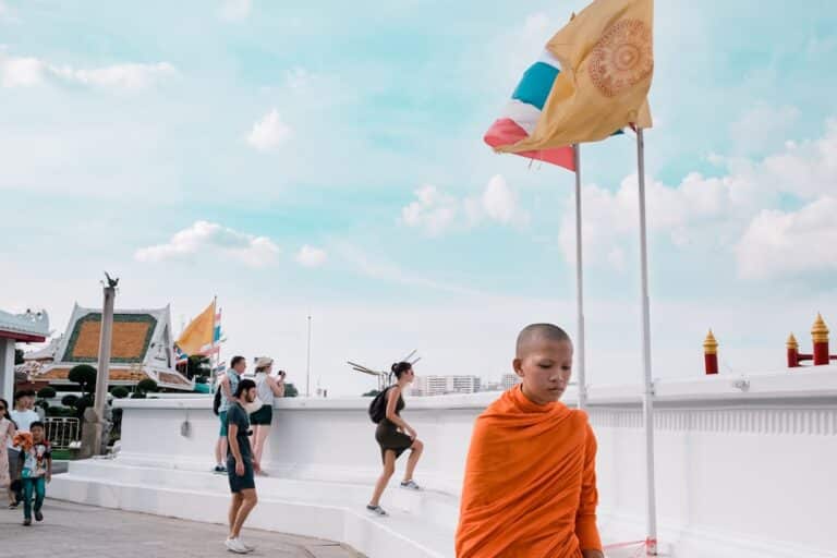 Photo Meditating monk